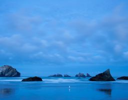 Strand Felsen Meer Küste Blaue Stunde