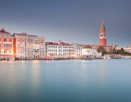 Lagune Wasser Palast Turm Haus