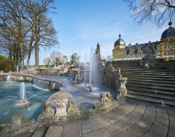 Schloss Seehof mit Wasserspielen