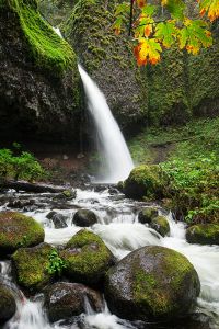 Wasserfall Fels Berg Stein Gischt Moos
