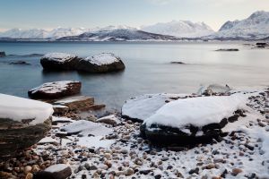 Meer Berg Winter Schnee Strand Stein